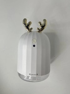 بخار ساز طرح گوزن با طراحی فانتزی و تولید بخار سرد ملایم مناسب اتاق خواب و محل کار